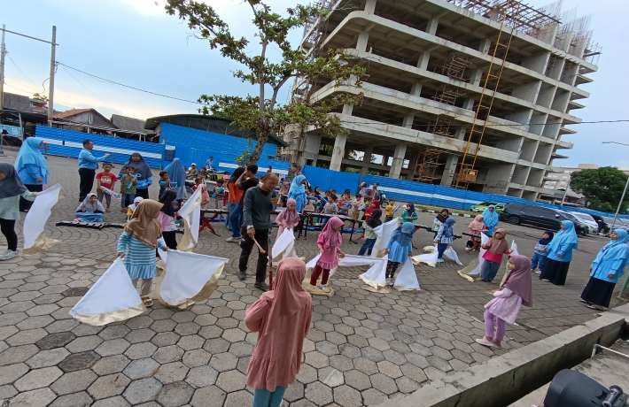 SEMANGAT LATIHAN DI SORE HARI, JELANH LOMBA DRUMBAND