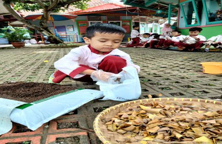 PROYEK MEMBUAT PUPUK KOMPOS