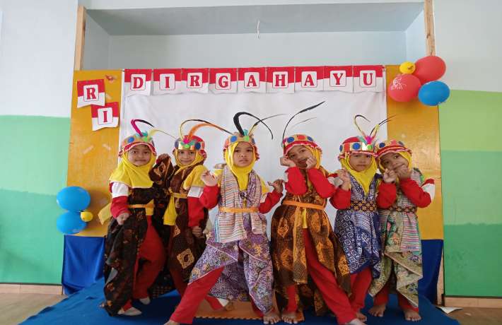 I LOVE BATIK AKU SANGAT PERCAYA DIRI SAAT FASHION SHOW BERSAMA TEMAN-TEMAN